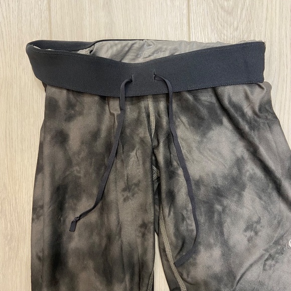 Nike Dri Fit Stay Warm Printed Running Capri Pants Womens Small - Picture 3 of 11